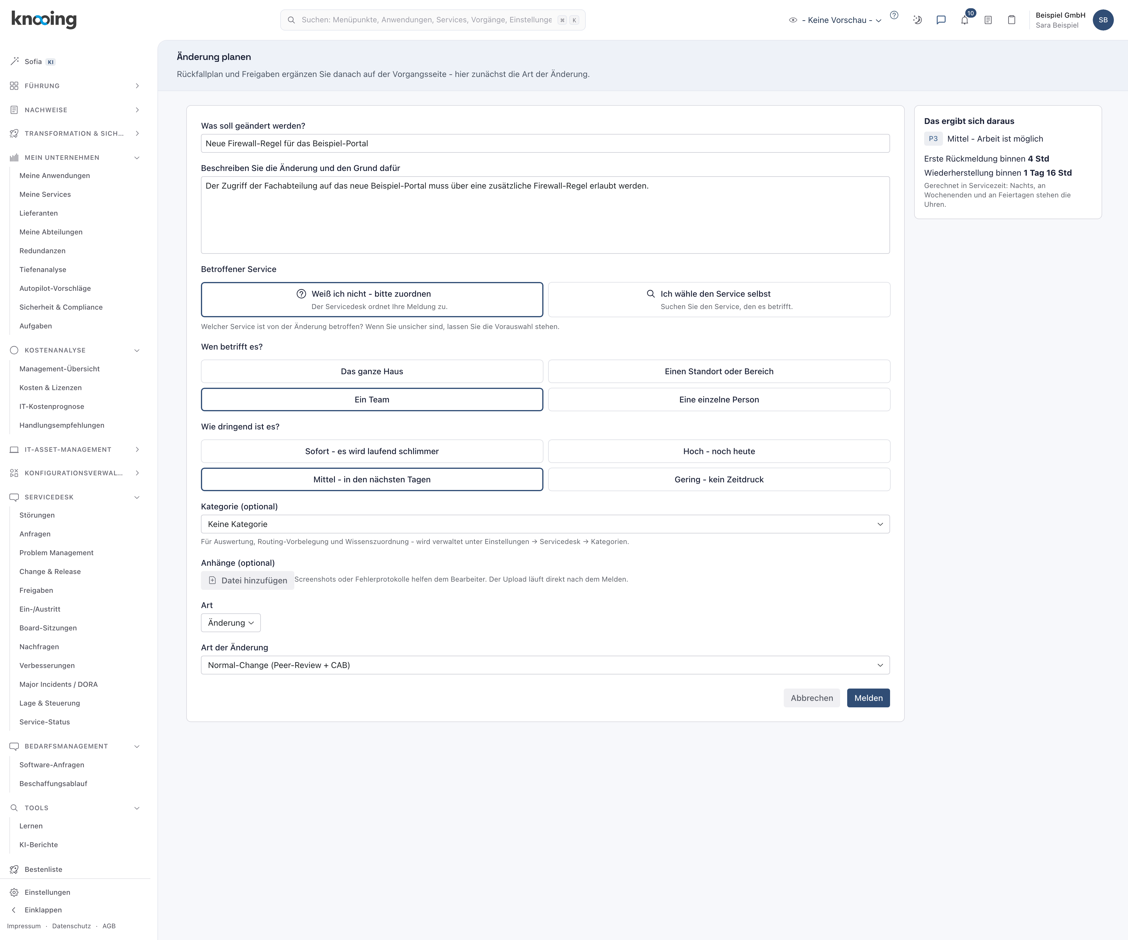 Formular Änderung planen mit dem Titel Neue Firewall-Regel für das Beispiel-Portal, der gewählten Art Normal-Change und der Schaltfläche Melden