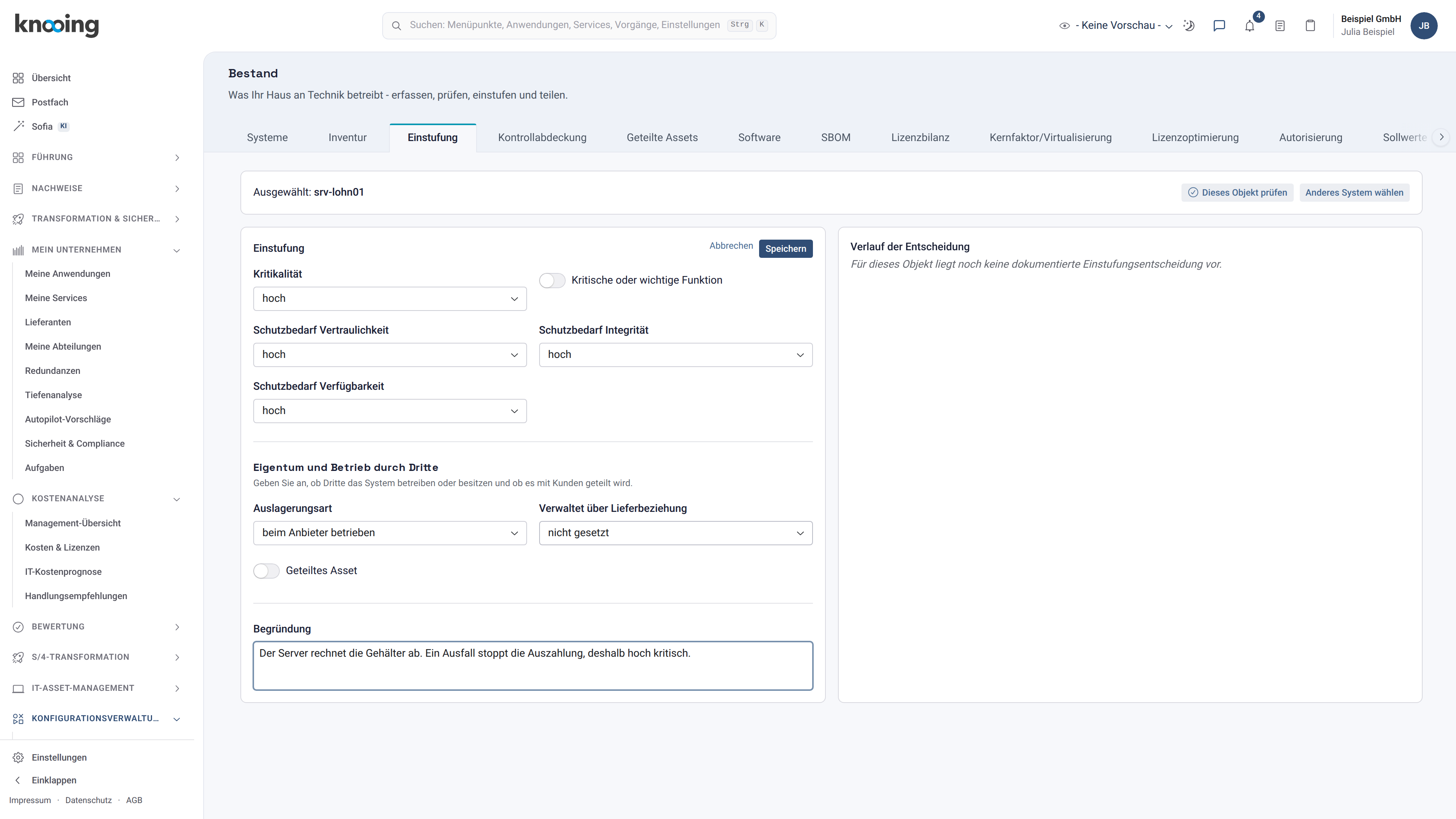 Formular Einstufung für srv-lohn01 mit Kritikalität hoch, Schutzbedarf hoch, Auslagerungsart beim Anbieter betrieben und ausgefüllter Begründung