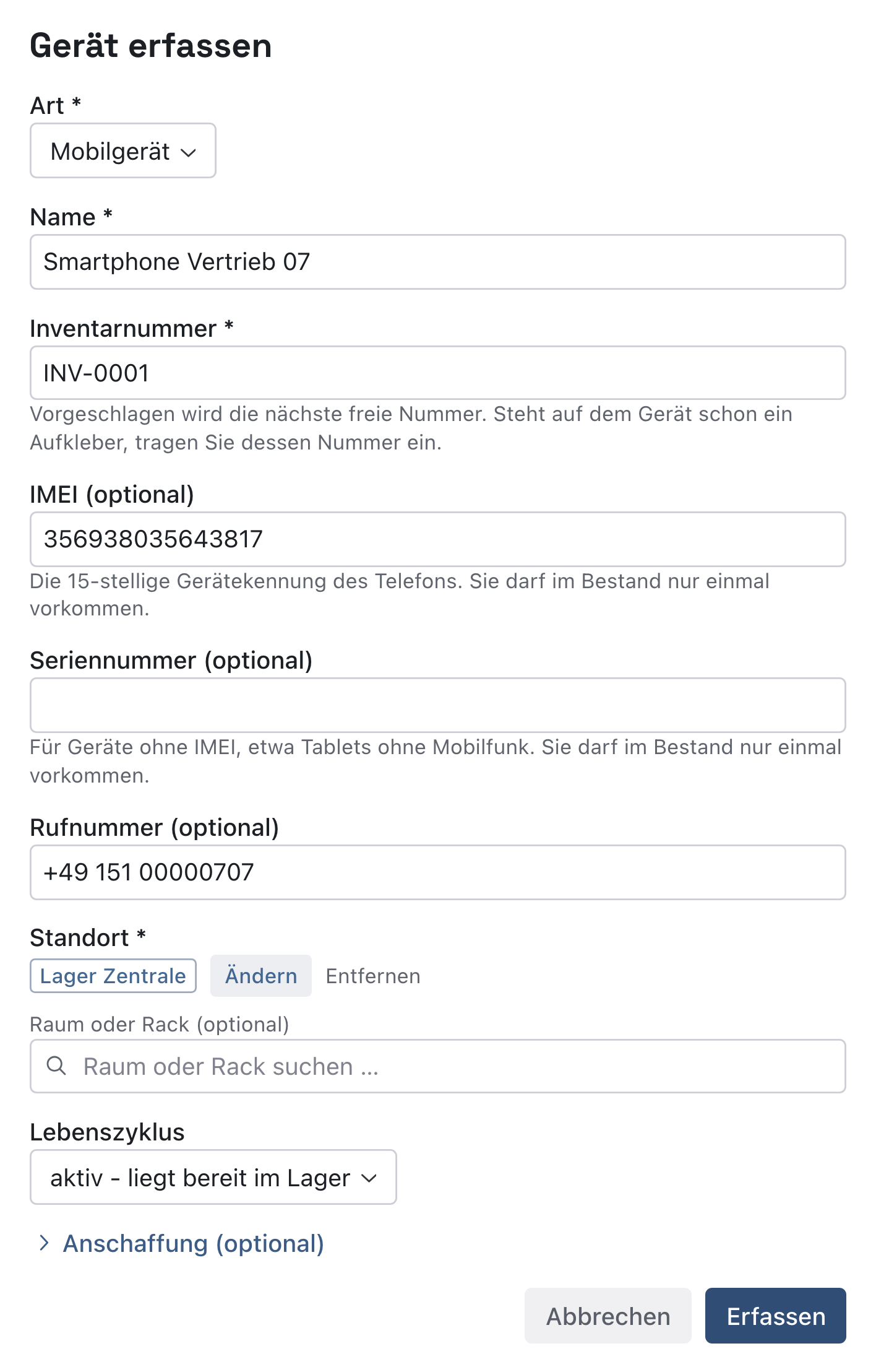Dialog Gerät erfassen mit Art Mobilgerät, Name Smartphone Vertrieb 07, Inventarnummer INV-0001, IMEI 356938035643817, leerer Seriennummer, Rufnummer +49 151 00000707, Standort Lager Zentrale und Lebenszyklus aktiv
