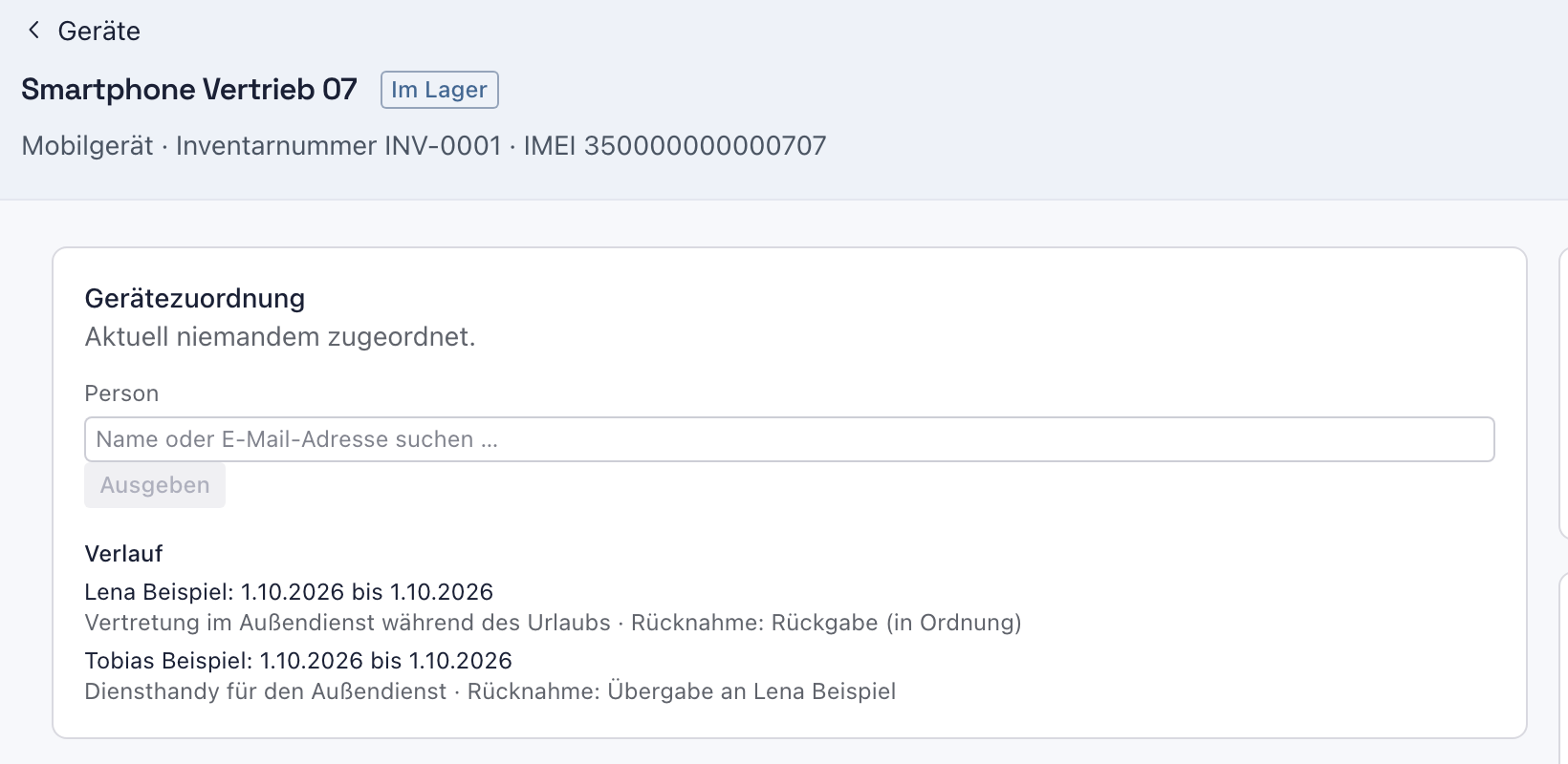 Geräteseite mit dem Status Im Lager, Aktuell niemandem zugeordnet und dem Verlauf mit Lena Beispiel, Rücknahme Rückgabe in Ordnung