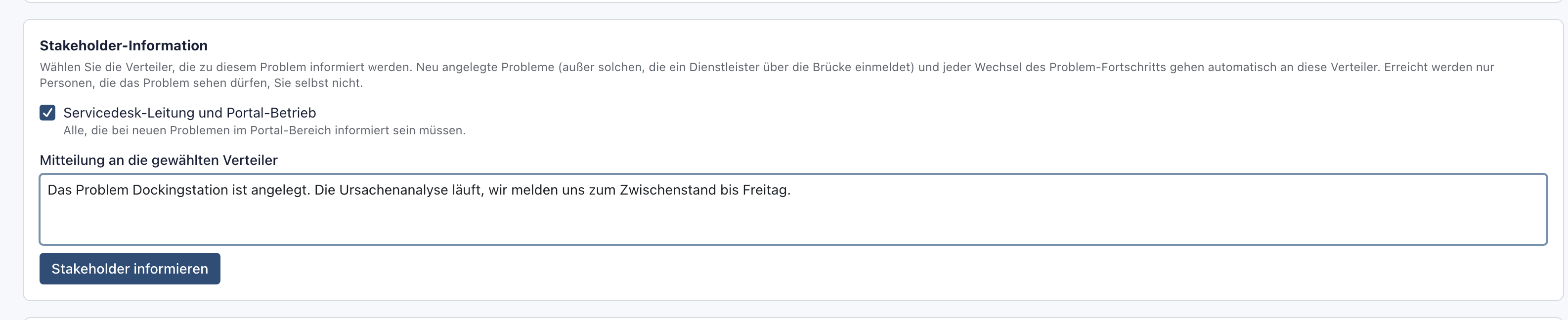Abschnitt Stakeholder-Information mit dem gewählten Verteiler Servicedesk-Leitung und Portal-Betrieb, dem Mitteilungstext und dem Knopf Stakeholder informieren